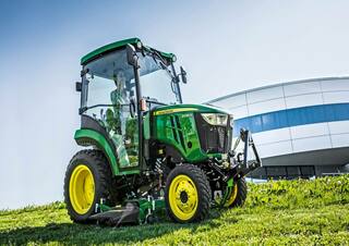 Véhicule Véhicules communaux multi-usages à diesel diesel John Deere 2038 R