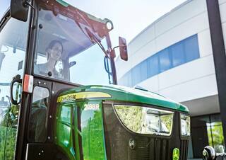 Véhicule Véhicules communaux multi-usages à diesel diesel John Deere 2038 R
