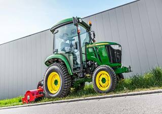 Véhicule Véhicules communaux multi-usages à diesel diesel John Deere 3039 R