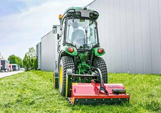 Véhicule Véhicules communaux multi-usages à diesel diesel John Deere 3039 R