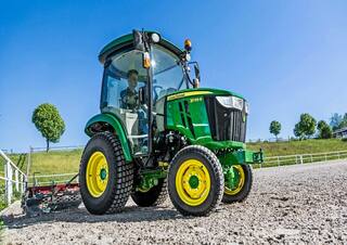Véhicule Véhicules communaux multi-usages à diesel diesel John Deere 3039 R