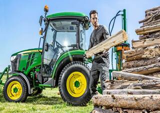 Véhicule Véhicules communaux multi-usages à diesel diesel John Deere 3046 R