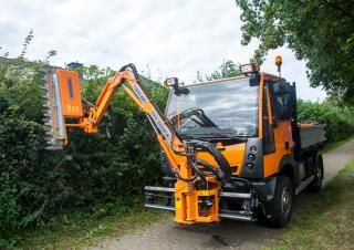 Véhicule Véhicules communaux multi-usages à diesel diesel Aebi MT 740