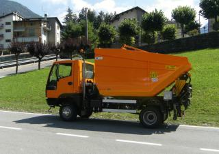 Véhicule Véhicules communaux multi-usages à diesel diesel Aebi MT 740