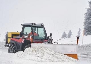 Véhicule Véhicules communaux multi-usages à diesel diesel Aebi TT 206+