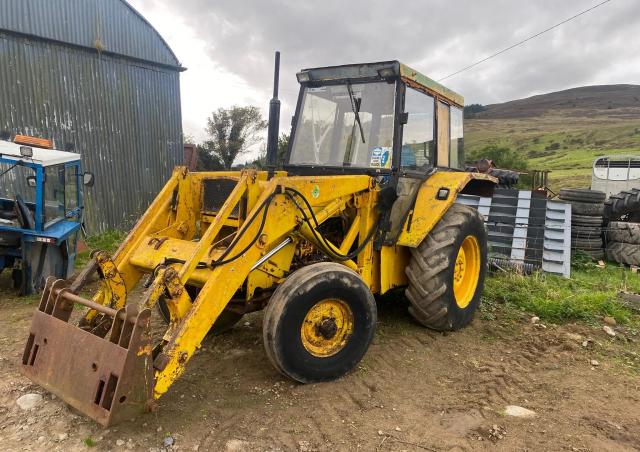 Tractopelle Massey Ferguson 50B : Puissance et Fiabilité au Travail