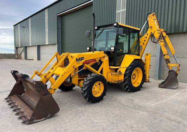 Tractopelle Massey Ferguson 50B : Puissance et Fiabilité au Travail