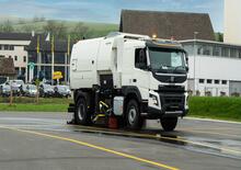 Camions à double balayeur Bucher-Schörling MaxPowa V80h