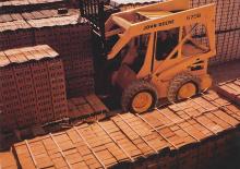 Chargeurs compacts John Deere Construction 675B