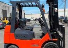 Chariots élevateurs frontaux à gaz Toyota 7FGCU25