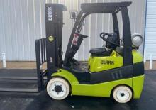 Chariots élevateurs frontaux à gaz Clark C25CL