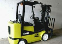 Chariots élevateurs frontaux à gaz Clark CGC 30