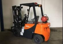 Chariots élevateurs frontaux à gaz Doosan G25G Plus