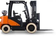 Chariots élevateurs frontaux à gaz Doosan G30P-7