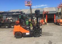 Chariots élevateurs frontaux à gaz Doosan G33P-5