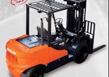 Chariots élevateurs frontaux à gaz Doosan GC45S-5