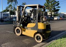 Chariots élevateurs frontaux à gaz Yale GLP25TK