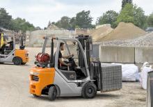Chariots élevateurs frontaux à gaz Still RCG 20