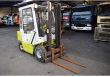 Chariots élevateurs frontaux diesel Clark DPM 25 L