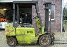 Chariots élevateurs frontaux diesel Clark DPM 25 N