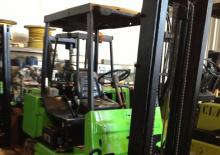 Chariots élevateurs frontaux diesel Clark DPS 30