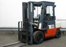 Chariots élevateurs frontaux diesel Nissan FGJ 02 A 30 U