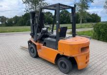 Chariots élevateurs frontaux diesel Nissan FJ 01 A 10 U