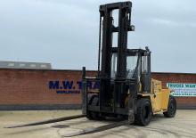 Chariots élevateurs frontaux diesel Caterpillar V 330 C