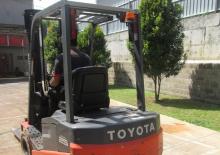 Chariots élevateurs frontaux  electriques Toyota 8 FBN 25