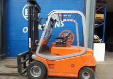 Chariots élevateurs frontaux  electriques BT C 4 E 400 V