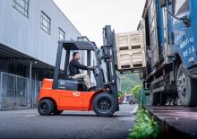Chariots élevateurs frontaux  electriques EP EFX302