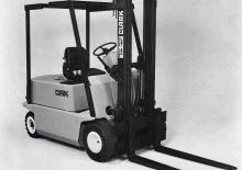 Chariots élevateurs frontaux  electriques Clark EM 15