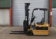 Chariots élevateurs frontaux  electriques Caterpillar EP 18 T
