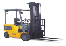 Chariots élevateurs frontaux  electriques OM EVX15