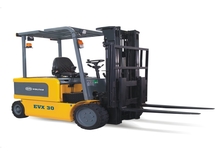 Chariots élevateurs frontaux  electriques OM EVX30