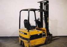 Chariots élevateurs frontaux  electriques Caterpillar F 30