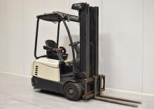 Chariots élevateurs frontaux  electriques Crown SC 3016