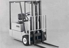 Chariots élevateurs frontaux  electriques Clark TM 15