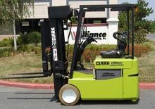 Chariots élevateurs frontaux  electriques Clark TMG 13
