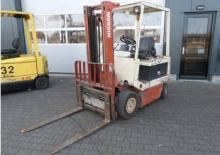 Chariots élevateurs frontaux  electriques Nissan UM 02 L 20 U
