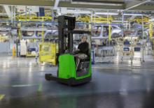 Chariots élévateurs pousseurs électriques Cesab R325