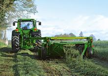 Faucheuse à disque traîné avec conditionneur John Deere 1365