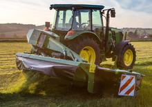 Faucheuses  arrières disques avec conditionneurs John Deere 328A