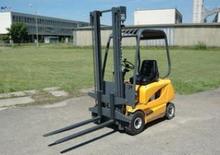 Chariots élevateurs frontaux  electriques Linde E 18