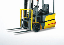 Chariots élevateurs frontaux  electriques TCM FTB 18 E 3
