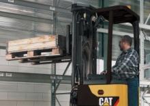 Gerbeurs à conducteur porté debout Caterpillar NSR12N