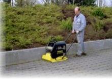 Plaques vibrantes unidirectionnelles Bomag BP 25/48
