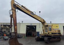 Excavatrice sur chenilles Caterpillar 235 C