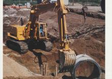 Excavatrice sur chenilles Caterpillar 245