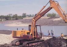 Excavatrice sur chenilles Case Poclain 688 CK